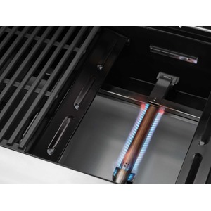 Plynový gril Grandpro PREMIUM G4 s bočním hořákem - kvalitní a elegantní gril pro rodinné grilování (detail roštu a zapáleného hořáku)